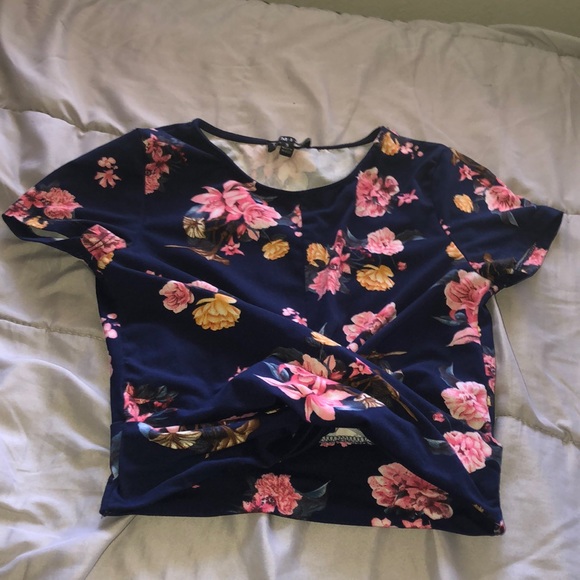 Crop top - Picture 1 of 2